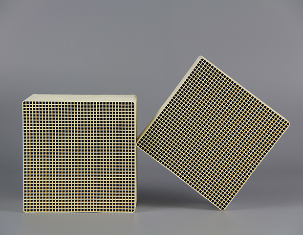 Denitrification-dedioxin dual-action catalyst